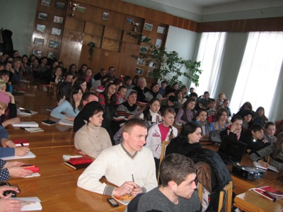 28 лютого 2013 року на базі Центральної районної дитячої бібліотеки відбувся навчальний семінар для учасників районної Школи волонтерів