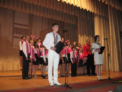 08 травня 2013 року відбувся творчий звіт аматорських колективів освітніх закладів Городенківського району