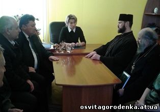 Владика Юліан зустрівся із начальником відділу освіти РДА Світланою Івасюк