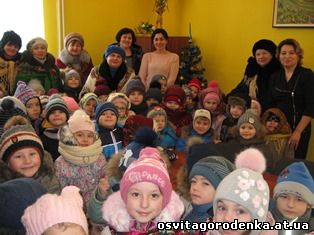 Вихованці Городенківського ЗДО «Зірочка» з колядками та віншуваннями завітали до відділу освіти